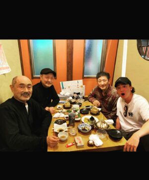 Kentaro Ito Instagram - 先日映画冬薔薇の稼働が一旦終わりました。
なんだか少しホッとしたのと同時に寂しさもあります。
冬薔薇のお陰で、素敵な出会いも沢山ありました。ありがとうも沢山ありました。
本当にありがとございました❗️

僕の宝物をみなさんにも、どうぞ。

笠松伴助さんが撮ってくれました✌️

kentaro🌹