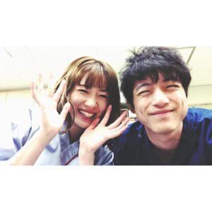 Kentaro Sakaguchi Instagram - 「仮面病棟」
よろしくお願いします(^.^) 今日特報も見れるようになりました(^.^) めいと、

https://youtu.be/DMjzuaZOVgo