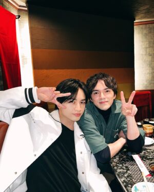 Kento Nakajima Instagram - ケントとケント兄。

#令和の石ノ森氏と赤塚氏
#滋賀行って来た
#ずっと仲良い
#今回焼肉食べた
#6年前の焼肉の写真
