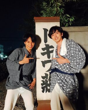 Kento Nakajima Instagram - ケントとケント兄。

#令和の石ノ森氏と赤塚氏
#滋賀行って来た
#ずっと仲良い
#今回焼肉食べた
#6年前の焼肉の写真