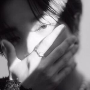 Kento Nakajima Instagram - 先ほどの3人のメッセージ、僕も受け取りました。

『timelesz』は5人にとって大切な言葉なので、Sexy Zoneにピリオドを打ち、新たなスタートを切るに相応しい名前だと感じています。

メンバー募集のお話については、
以前、話を聞いた時正直言って驚きもありましたが、それと
同時に、未来を応援したい気持ちになった事を覚えています。

様々なご意見もあると思いますが、メンバーが決めた事なので、見た事のないエンターテインメントとして僕は楽しみにしたいと思います。

そして、、このタイミングで僕も中島健人ファンクラブ
「I AM:U」を作りました。

「わたしはあなたであり、あなたはわたしである。」

これから僕とファンの皆様は"一心同体でチーム"という意味を込めてこの名前をつけました。

1日も早く皆様とライブ会場で会うために。

一緒にまた大きなステージの景色を見るために。

この場所で多くの方と出会えることを心待ちにしてます。

そして、今後は彼らtimeleszとしても、僕個人としても、新たな形、新たな姿で、時代を超えて愛される存在になる事を心に願い、前に進んでいきたいと思います。

I AM:U 
中島健人