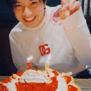 Kento Nakajima Instagram - 🎂✨🎬

#映画についてチーム
#当日お祝いなんて嬉
#30代最初は肉スタート