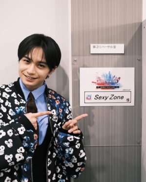 Kento Nakajima Instagram - 本日SexyZoneとしてラストライブ🌹
20:00からです。このアカウントでも見れるからね！

本当に最後だ。楽しもう。

たくさんのセクラバの元にラストローズが届きますように！

#DearSexyLovers
#最高のメンバーたちと
#時代を咲かす5exyZone