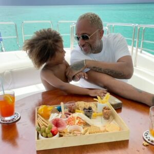 Kenya Barris Instagram - Happy Happy 7th Birthday to my BigGuy #Bronx aka #BubbaSparx aka #Bronxie!! I love you more than you will ever know Son.  Thank you for being my Clippers partner and for always being good for a joke.  Hope you enjoyed your day and can’t wait to see the man you continue to grow into!!!
