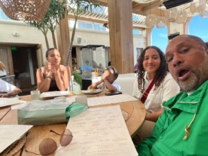 Kenya Barris Instagram - Happy Father’s Day to all the Pops out there!!!! Take care of them Babies!!!! Thank you to all my kiddies for taking me out!!!! Still not sure who’s paying 🤷🏽‍♂️🤷🏽‍♂️❤️❤️ #3daughters3sons #blessed #dreamingawake #blessed