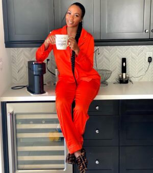 Keonna Green Instagram - If you’ve seen any of  @swaggyp1 lives then you know exactly why I resort to drinking big glasses of coffee 😩.