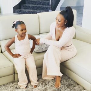 Keonna Green Instagram - Cozy Saturdaze with @navibaby_ .