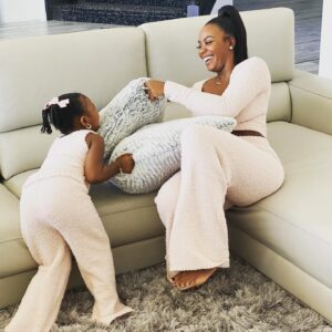 Keonna Green Instagram - Cozy Saturdaze with @navibaby_ .
