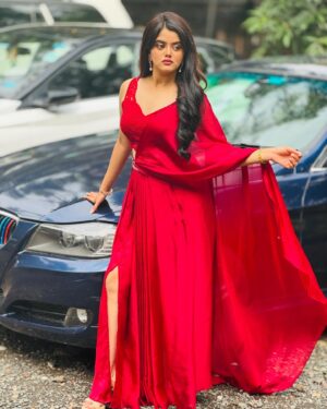 Ketaki Kulkarni Instagram - Elegance personified in red 🍷💃🏻❤️‍🔥
 
Watch Mohini from tomorrow on @colorstv at 7pm everyone 💫
#KrishnaMohini 

Stylish @partho_ghoshal 

#colorstv #colors #television #itv #indiantelevision #villian