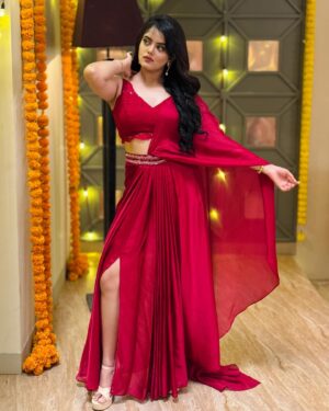 Ketaki Kulkarni Instagram - Elegance personified in red 🍷💃🏻❤️‍🔥
 
Watch Mohini from tomorrow on @colorstv at 7pm everyone 💫
#KrishnaMohini 

Stylish @partho_ghoshal 

#colorstv #colors #television #itv #indiantelevision #villian