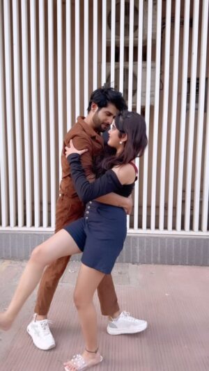 Ketaki Kulkarni Instagram - Impromptu reel 🤭
w/ our very own sid!! @_mohitsachdev_ ❤️🕺🏻

#krishnamohini on color's at 7pm

[ reel, reels, dance, dance reels, actors , actress, actor, hindi serial, tv, television, colors] 

#colorstv #dance #dancereels #actors #reel #trending #trendingreels