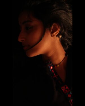Ketaki Narayan Instagram - Van Varuvan Thoduvaan, 
Mazhaipol Vizhuvaan,
Marmam Arivaan, 
Ennul Olivaan, 
Arugil Nirmirvan, 
Tholaivil Panivaan…..

📸 @sandeep.gnyadav
