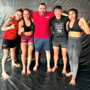 Ketlen Souza Instagram - O HYPE É REAL 
Simplesmente com as melhores do 🇧🇷🏆
@ketlenesquentadinhaofc @polastri_ufc @daymonstermma @anysilva_bjj faltando na foto @naizicantanhede que está chegando 
#GirlPower #UFC #MrCage #MMA #Manaus #Amazonas