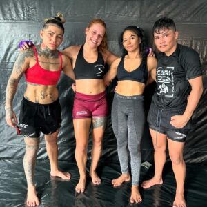 Ketlen Souza Instagram - O HYPE É REAL 
Simplesmente com as melhores do 🇧🇷🏆
@ketlenesquentadinhaofc @polastri_ufc @daymonstermma @anysilva_bjj faltando na foto @naizicantanhede que está chegando 
#GirlPower #UFC #MrCage #MMA #Manaus #Amazonas
