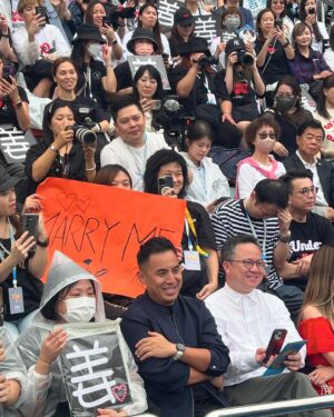 Keung To Instagram - 因為jetlag剛從十點睡到現在，醒來回想起今天的一切仍覺得非常感恩🙏🏻
真的要提到我的fan club 的admin們，每一年你們為了我的生日都如此的辛苦，衷心的感謝。

今年生日沒什麼要說的，只希望所有人都可以平安健康，人與人之間多一點包容和鼓勵，也有一些課題我正在學習，希望上天可以繼續指引我，慢慢向好的方向改變。

再次感謝愛我和支持我的人🙏🏻
姜濤會加油的👌🏻

#🍬
#謝謝太陽伯伯
