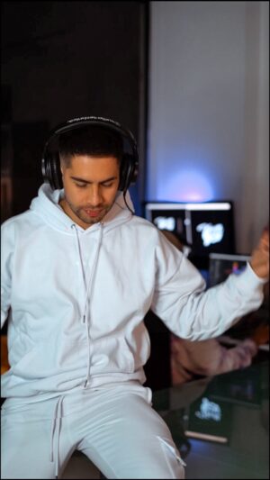 Kevin Bury Instagram - Muchos me pidieron mi versión.. así q después de mucho tiempo aquí la dejo!! 🤩 
.
Prod. @quinayo_