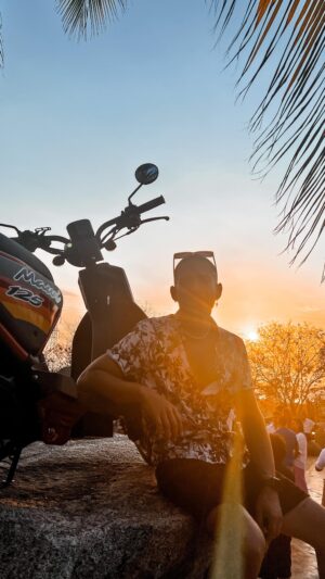 Kevin Bury Instagram - Dime donde te recojo en la #Mawi bebé ? 😅@aktmotosoficial 
.
.
.
.
@grupodavincice