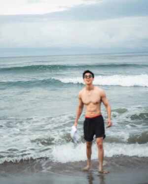 Kevin Chang Instagram - 休假去海邊🌊