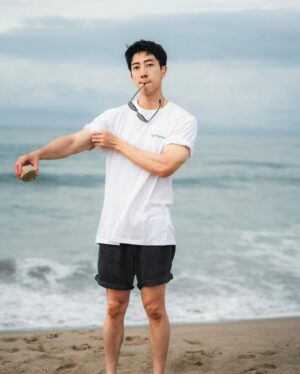 Kevin Chang Instagram - 休假去海邊🌊