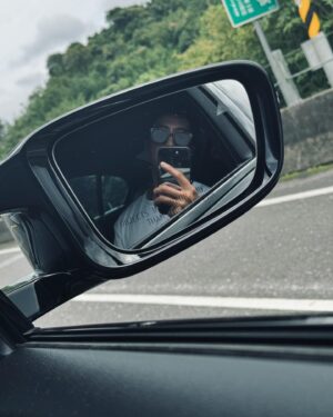 Kevin Chang Instagram - 最近的滿滿的日常

1. 難得放假去海邊的日落
2. 恆春外景回來直接焦掉
3. 午餐時間餵食秀
4. 不當司機是幸福的
5. 叔叔偷摸快逃
6. 藝術細胞大噴發
7. 結果遭殃的是攝影師
8. 夏天工作好夥伴風大到像颱風

好滿好快樂✌️