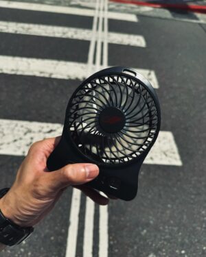 Kevin Chang Instagram - 最近的滿滿的日常

1. 難得放假去海邊的日落
2. 恆春外景回來直接焦掉
3. 午餐時間餵食秀
4. 不當司機是幸福的
5. 叔叔偷摸快逃
6. 藝術細胞大噴發
7. 結果遭殃的是攝影師
8. 夏天工作好夥伴風大到像颱風

好滿好快樂✌️