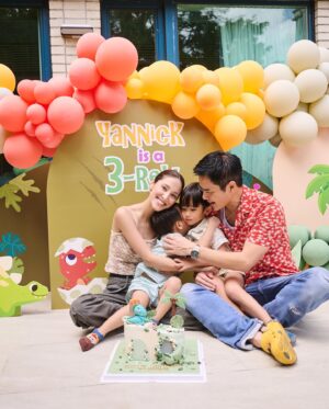 Kevin Cheng Instagram - OUR YANNICK IS A 3-REX! 🦖🎂🎈🎁 
There are so many things we love about this lil guy, but if there’s one thing that’s the most evident, it’s that Nick Nick has the KINDEST heart ❤️ 
Every morning, he wakes up and looks around to say hello to everyone, and makes sure baby Carlos has slept well. 🛌 When he’s having breakfast, he always asks if Rafa ate yet and if he should share his bread with him. He worries about us when we’re having a bad day and comes over to give us a kiss if we look sad. He hates for people to get angry and is always the first to suggest a “FINGA VAMELYY HUG” 🫂 (that’s just a family group hug 😂) 
Thank you for bringing our family so much happiness, love and many dinosaur noises 🦕 WE LOVE YOU YANNICK! 💚 

Special thank you 🥰
🎂 @dessertswithabow 
🎈 @babyballoon 
🥘 @hk.yoshinoya