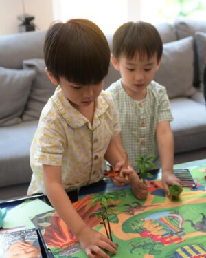Kevin Cheng Instagram - OUR YANNICK IS A 3-REX! 🦖🎂🎈🎁 
There are so many things we love about this lil guy, but if there’s one thing that’s the most evident, it’s that Nick Nick has the KINDEST heart ❤️ 
Every morning, he wakes up and looks around to say hello to everyone, and makes sure baby Carlos has slept well. 🛌 When he’s having breakfast, he always asks if Rafa ate yet and if he should share his bread with him. He worries about us when we’re having a bad day and comes over to give us a kiss if we look sad. He hates for people to get angry and is always the first to suggest a “FINGA VAMELYY HUG” 🫂 (that’s just a family group hug 😂) 
Thank you for bringing our family so much happiness, love and many dinosaur noises 🦕 WE LOVE YOU YANNICK! 💚 

Special thank you 🥰
🎂 @dessertswithabow 
🎈 @babyballoon 
🥘 @hk.yoshinoya