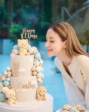 Kevin Cheng Instagram - Dear Carlos, Happy 100 Days! ❤️🐻🎈 
We hope one day you can read this and know, 
that since the day you came home from the hospital and met your two older brothers for the first time, 
we already felt what a huge blessing you were to our family.
We love your gentle manner and kind spirit, your curiosity for the world and happy personality. 
Our hope is to provide a safe, healthy, encouraging and supportive upbringing for you ❤️
Once again, we love you and Happy 100 days!