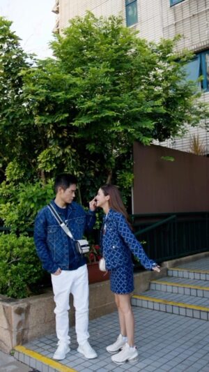 Kevin Cheng Instagram - 哎呀，唔小心撞左衫添！😁😌😎

#couplevideos #happyfriday