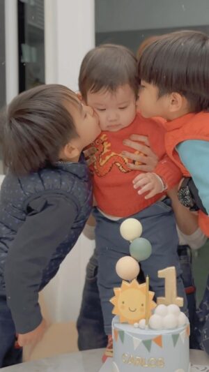 Kevin Cheng Instagram - 11.1 🎂 To our littlest one, Happy Birthday 🩷

Carlos, a name which means free man 🤍
We hope you live a free and beautiful life, 
Free to choose how you love
Free to fight what you value
And Free to be who you want to be. 

You are everything to us and we love you harder each day and with every smile you bring to this family. 
Happiest 1st birthday, our blessed ray of sunshine ☀️💛