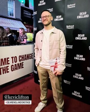 Kevin Clifton Instagram - Dear England was everything! Even if ur not a footy fan . Great night out and made me proud of Southgate and the team all over again. Joseph Fiennes is phenomenal 👏
Really good theatre ❤️ ⚽️ 
@dearenglandplay @misterjamesgraham