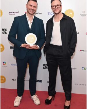 Kevin Clifton Instagram - Everbody’s Talkin About …
@jamiemusical  Gave my Loco Chanelle practice heels a run out this evening presenting Best Choreography award to @mattcoledance @whatsonstage awards @thelondonpalladium 👠