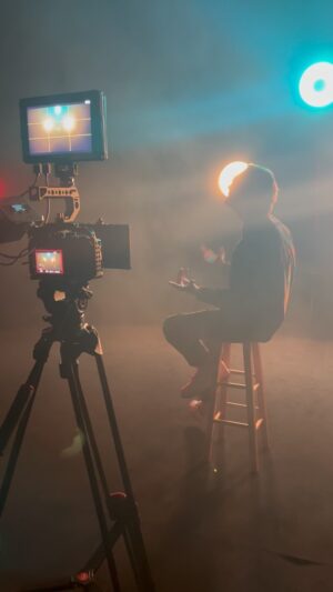 Kevin G. Quinn Instagram - #BTS of filming my ‘Blessed’ performance for @kellyclarksonshow. Can’t wait for you all to see!