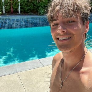 Kevin G. Quinn Instagram - What does it mean to have a little scruff and peeling skin? It means I’m in my summer mode baby. 🙌🏼