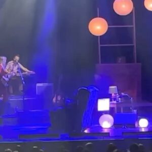 Kevin Johansen Instagram - Gracias, Buenos Aires! “Quiero Mejor” con la casa llena en el hermoso @teatrocoliseo! Gracias al Feng Shui Project y nuestros invitados de lujo, @nitomestre @wirandajohansen @kimm.johansen y @tomjohansen__ 🙌🏽