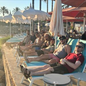 Kevin Johansen Instagram - Finalmente en Mallorca! Junto a @porliniers y los The Nada hoy en @esgremi para una bona nit! 💪🏼