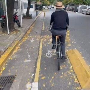 Kevin Johansen Instagram - Sin darme cuenta…Otoño en Buenos Aires. 🫶