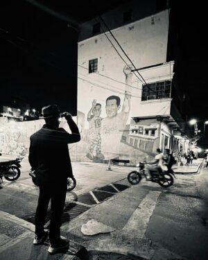 Kevin Johansen Instagram - San Agustín, Caracas. Gracias por el paseo @josedelgadoson @anadiazproductora @marivisague y Reynaldo y @giorodrigueztor