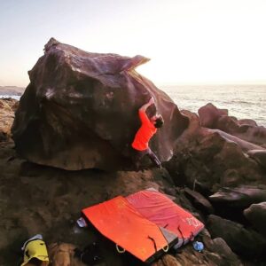 Kevin Jorgeson Instagram - Last light, last go, narrowly avoiding the dreaded “unsend” on the classic Alyssa Milano. What’s your most regrettable unsend? 📷: @v_scaler