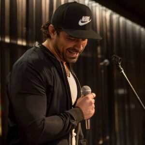 Kevin Lapierre Instagram - Bucket List Item Check: ✅
Conter des jokes devant un public.

J’suis extrêmement chanceux d’avoir fait mon premier open-mic en partageant la scène avec du gros talent comme ça. C’était un maudit beau trip ! Merci à @alex.lapointe_ pour ta confiance, j’ai eu du fun et j’ai déjà hâte au prochain ! 🎤👀

📸: @marcographie