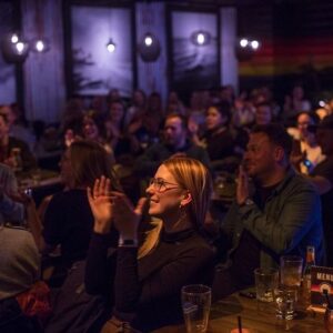 Kevin Lapierre Instagram - Bucket List Item Check: ✅
Conter des jokes devant un public.

J’suis extrêmement chanceux d’avoir fait mon premier open-mic en partageant la scène avec du gros talent comme ça. C’était un maudit beau trip ! Merci à @alex.lapointe_ pour ta confiance, j’ai eu du fun et j’ai déjà hâte au prochain ! 🎤👀

📸: @marcographie