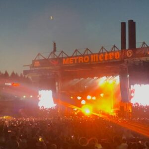 Kevin Lapierre Instagram - festival szn 

merci pour les clichés @pierreluccarle @billie.qc 🙏🏼📸