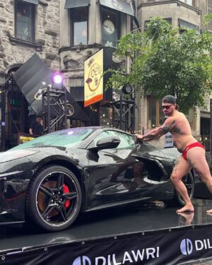 Kevin Lapierre Instagram - 🏁🏎️ GRAND PRIX WEEK 🏎️🏁

Quelle couleur devrait être mon Speedo cette année ?