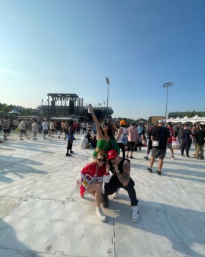 Kevin Lapierre Instagram - festival szn 

merci pour les clichés @pierreluccarle @billie.qc 🙏🏼📸