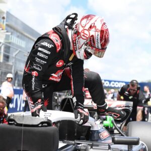 Kevin Magnussen Instagram - Time to go racing 👊🇺🇸 #HaasF1 #MiamiGP