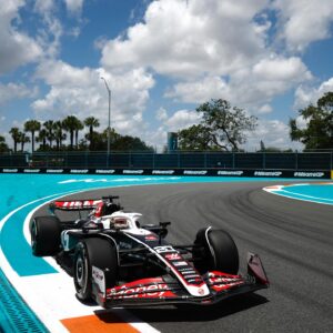 Kevin Magnussen Instagram - Those Miami Vibes 🏖️ #HaasF1 #MiamiGP
