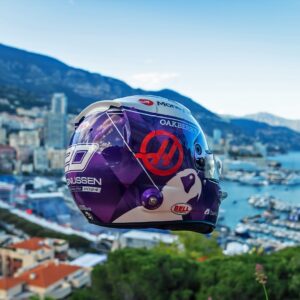 Kevin Magnussen Instagram - Standing out on the streets of Monaco 👌🇲🇨

Kevin’s special edition helmet for a very special race! 🏁

#HaasF1 #MonacoGP