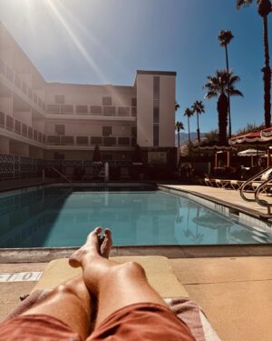 Kevin McHale Instagram - Practicing retirement 

Thx @lifehousehotels & @quintonmulvey 😘