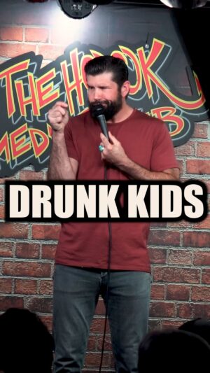 Kevin McNamara Instagram - Wanna meet the cutest family in Florida? They were at my show in Naples. The kids all looked 11 but they were putting em down! 
Thanks to @offthehookcomedyclub for having me. 
•
#standupcomedy #funny #funnyvideos