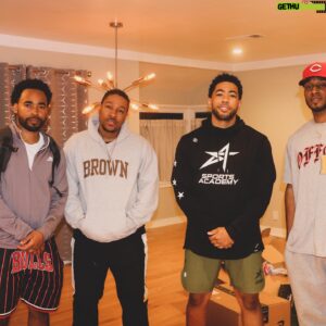 Kevin Miles Instagram - Normally I post about the past times on my birthday. About future endeavors I constantly dream about. But after this year, I look forward to these present moments & times. The love is real to all of you, God willing I can keep spreading love back to yuh🙏🏽 Thanks for all the birthday love ☺️ That was 30, this is 31. Stay tuned 🥳😝